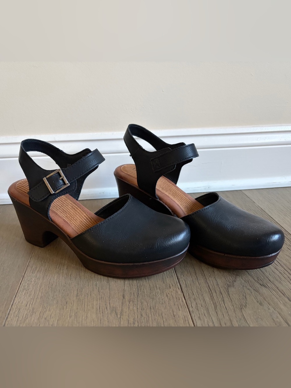 b.o.c. Women’s Natasha Platform Clogs
